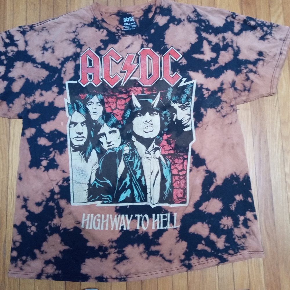 AC/DC Men's Black and Tan Graphic Tee